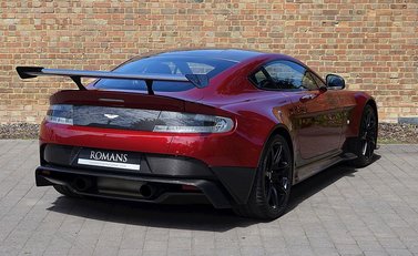 Aston Martin Vantage GT8 3