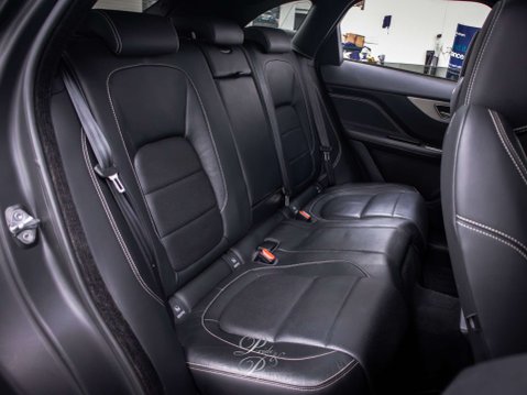 Jaguar F-Pace 3.0 F-PACE V6 S AWD D Auto 4WD 5dr 19