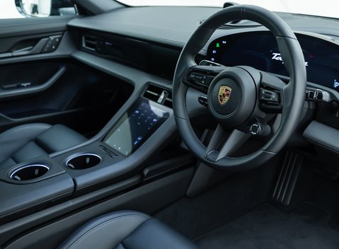 Porsche Taycan 4S 10