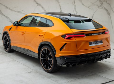 Lamborghini Urus Pearl Capsule 12