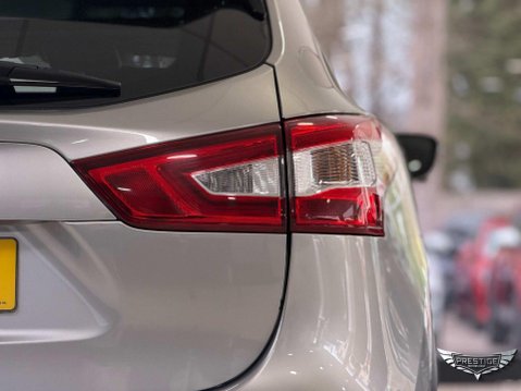 Nissan Qashqai 1.2 DIG-T N-Connecta 2WD Euro 6 (s/s) 5dr 8