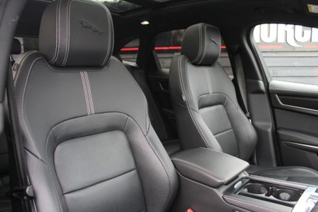 Jaguar F-Pace 2.0 F-Pace R-Dynamic Black D MHEV AWD Auto 4WD 5dr 7