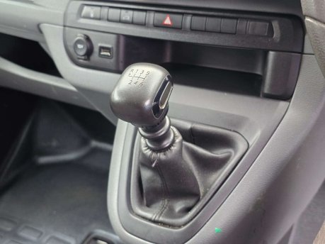 Peugeot Expert 2.0 BlueHDi 1400 Professional Long Panel Van 6dr Diesel Manual LWB Euro 6 ( 39