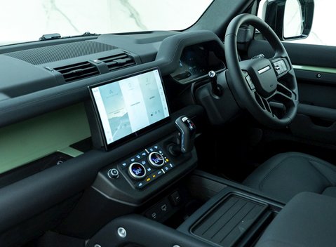 Land Rover Defender 110 75th Anniversary P400e 15