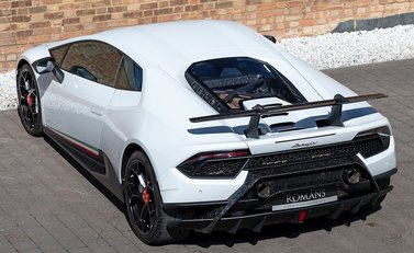 Lamborghini Huracan LP640-4 Performante 9