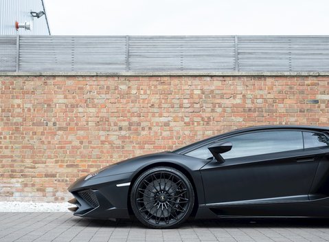 Lamborghini Aventador SV LP 750-4 Coupe 25