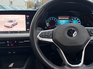 Volkswagen Golf LIFE TSI 9