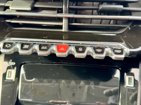 Peugeot 208 PURETECH ALLURE S/S 33