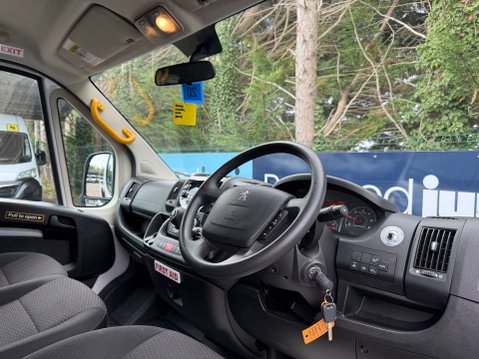 Peugeot Boxer 2.2 L3H2 15-seat Non-D1 3500kg minibus w/ AC & parking sensors. ULEZ Euro 6 14