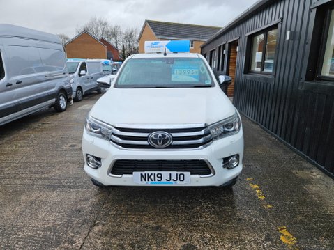 Toyota Hilux INVINCIBLE 4WD D-4D DCB 2