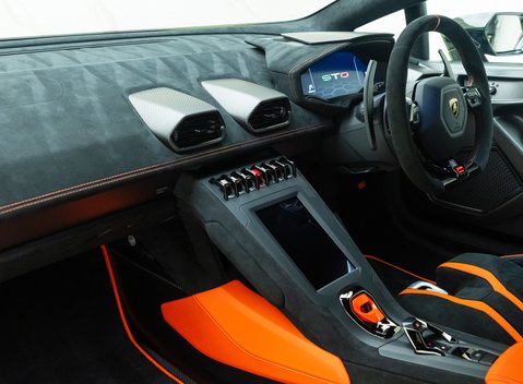 Lamborghini Huracan STO 22