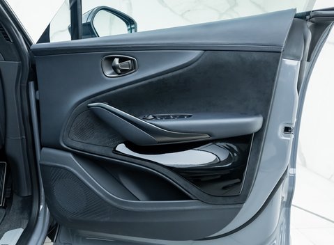 Aston Martin DBX 707 25