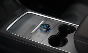 Tesla Model Y LONG RANGE AWD GROK AI Sexy Knob controller Adaptive LEDs Panoramic Roof 22