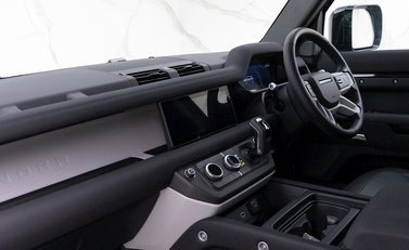 Land Rover Defender 110 X-Dynamic S D250 14