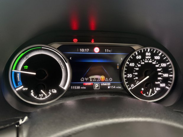 Nissan Juke TEKNA PLUS 26