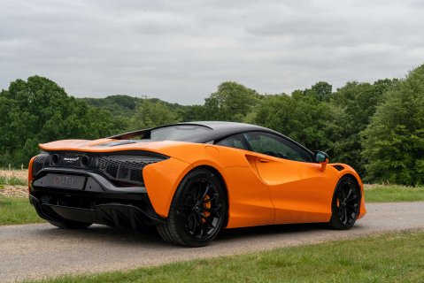 McLaren Artura PHEV 4