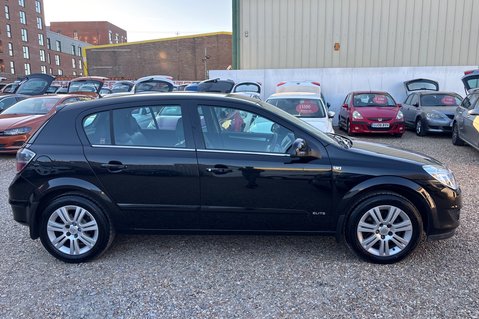 Vauxhall Astra ELITE.. AUTOMATIC.. 16 SERVICES.. 13 MAIN DEALER.. LOOK ONLY 30K MILES..  24