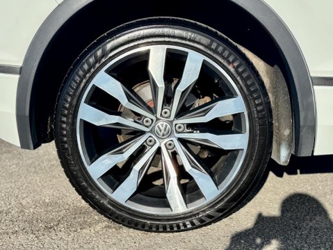 Volkswagen Tiguan 2.0 TDI BlueMotion Tech R-Line Euro 6 (s/s) 5dr 23