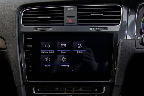 Volkswagen Golf E-GOLF 22