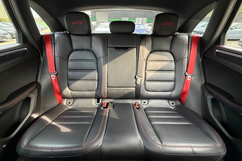 Porsche Macan GTS PDK -21 INCH ALLOYS -ELECTRIC TOWBAR -BOSE -SPORTS CHRONO -PDLS PLUS 17