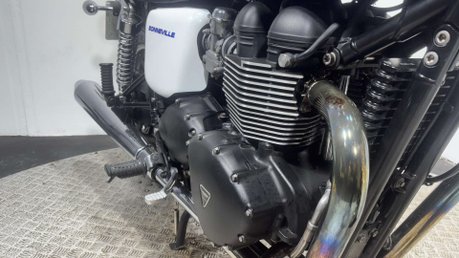Triumph Bonneville 2014 T100 GREAT CONDITION ONLY 7K ICONIC MODERN CLASSIC 865CC 20