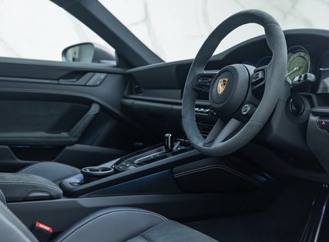 Porsche 911 Carrera GTS (992) 13