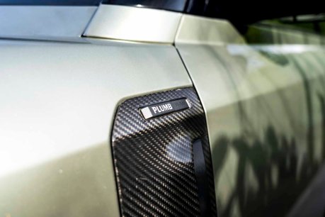 Land Rover Defender 90 V8. PLUMB BODYKIT. URBAN WHEELS. CARBON FIBRE INTERIOR. 6