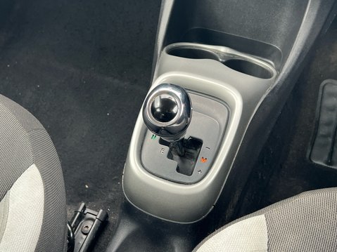 Toyota Aygo VVT-I X-PLAY X-SHIFT 28