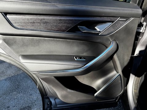 Jaguar F-Pace R-DYNAMIC HSE BLACK 64