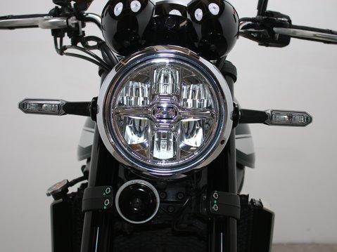 Kawasaki Z900RS ZR 900 KNSBB 31
