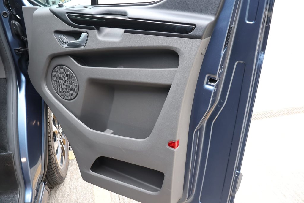 Ford Transit Custom 320 SPORT L1H1 DCIV DOUBLE CAB  Auto   PRICE MATCH OFFER  WAS 29950  17