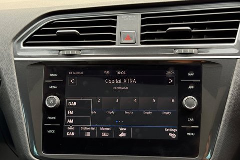 Volkswagen Tiguan SEL TSI BMT 4MOTION DSG - PANROOF - CARPLAY - FULL SERVICE HISTORY 56