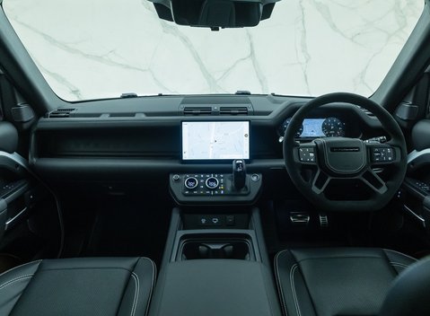 Land Rover Defender 90 V8 P525 URBAN 21