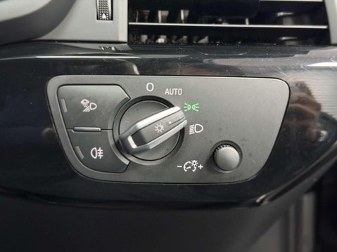 Audi A4 2.0 TDI 35 Black Edition Saloon 4dr Diesel S Tronic Euro 6 (s/s) (163 ps) 53