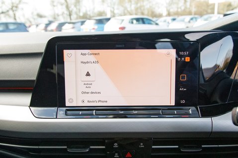 Volkswagen Golf LIFE TSI 28