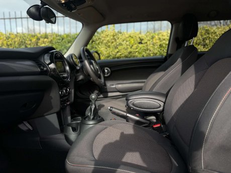 Mini Hatch 1.5 Cooper Classic 3dr 33