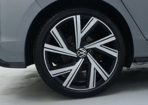 Volkswagen Golf 1.5 eTSI MHEV R-Line Hatchback 5dr Petrol Hybrid DSG Euro 6 (s/s) (150 ps) 14