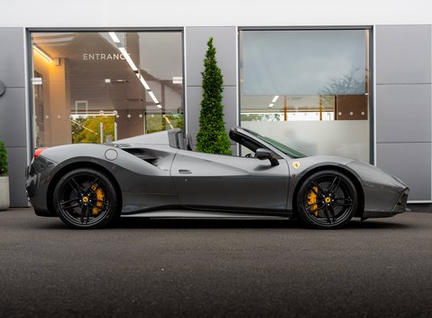 Ferrari 488 SPIDER 3