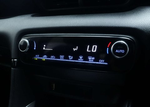 Toyota Yaris 1.5 Yaris Design HEV CVT 5dr 31