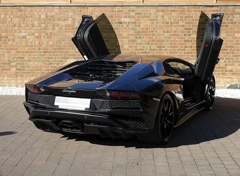 Lamborghini Aventador S 22