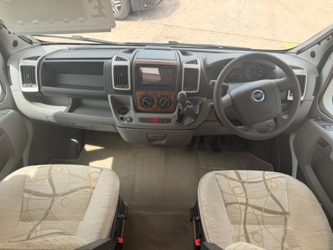 Auto-Trail Tracker EKS 35 MULTIJET 12