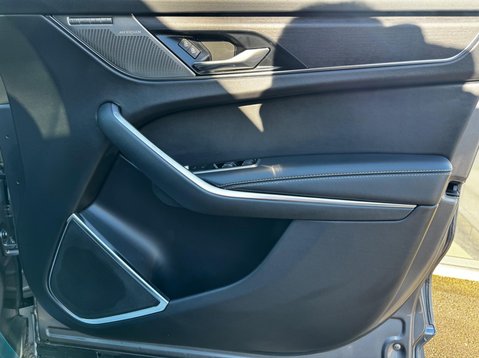 Jaguar F-Pace R-DYNAMIC HSE BLACK 84