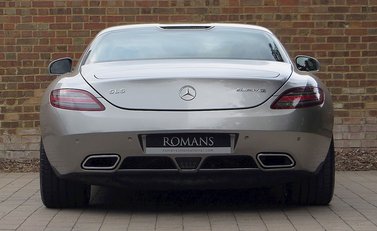 Mercedes-Benz SLS AMG 8