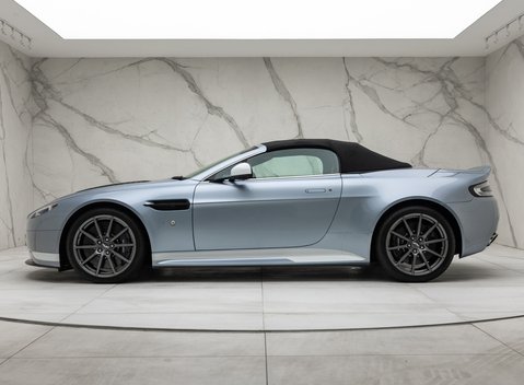 Aston Martin V12 Vantage S ROADSTER 8