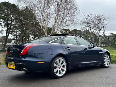 Jaguar XJ 3.0d V6 Portfolio Saloon 4dr Diesel Auto Euro 6 (s/s) (300 ps) 34