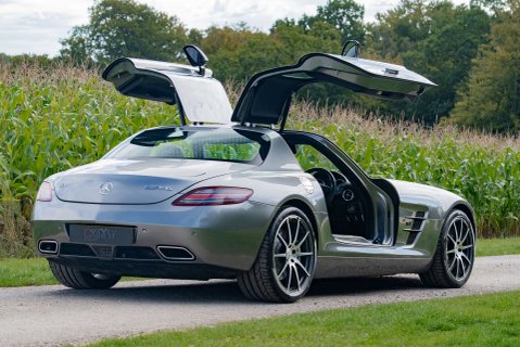 Mercedes-Benz SLS AMG 33
