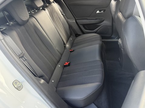 Vauxhall Mokka 100kW SRi Premium 50kWh 5dr Auto 33