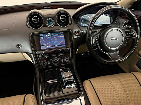 Jaguar XJ D V6 PORTFOLIO 14