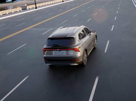 Image of MGS5 EV from behind, driving.