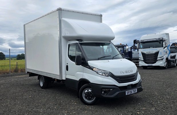Iveco Daily 35C Hi-Matic Business Curtain / Box with column Tail-lift